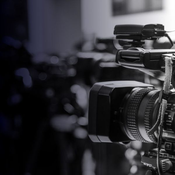 Serviços - Com mais de 20 anos de atuação no mercado da Comunicação e no atendimento a clientes de todo o país, a Camejo Estratégias em Comunicação põe a serviço de cada cliente a experiência, o conhecimento técnico, os relacionamentos e a credibilidade, além de muita ousadia para buscar os melhores resultados.  